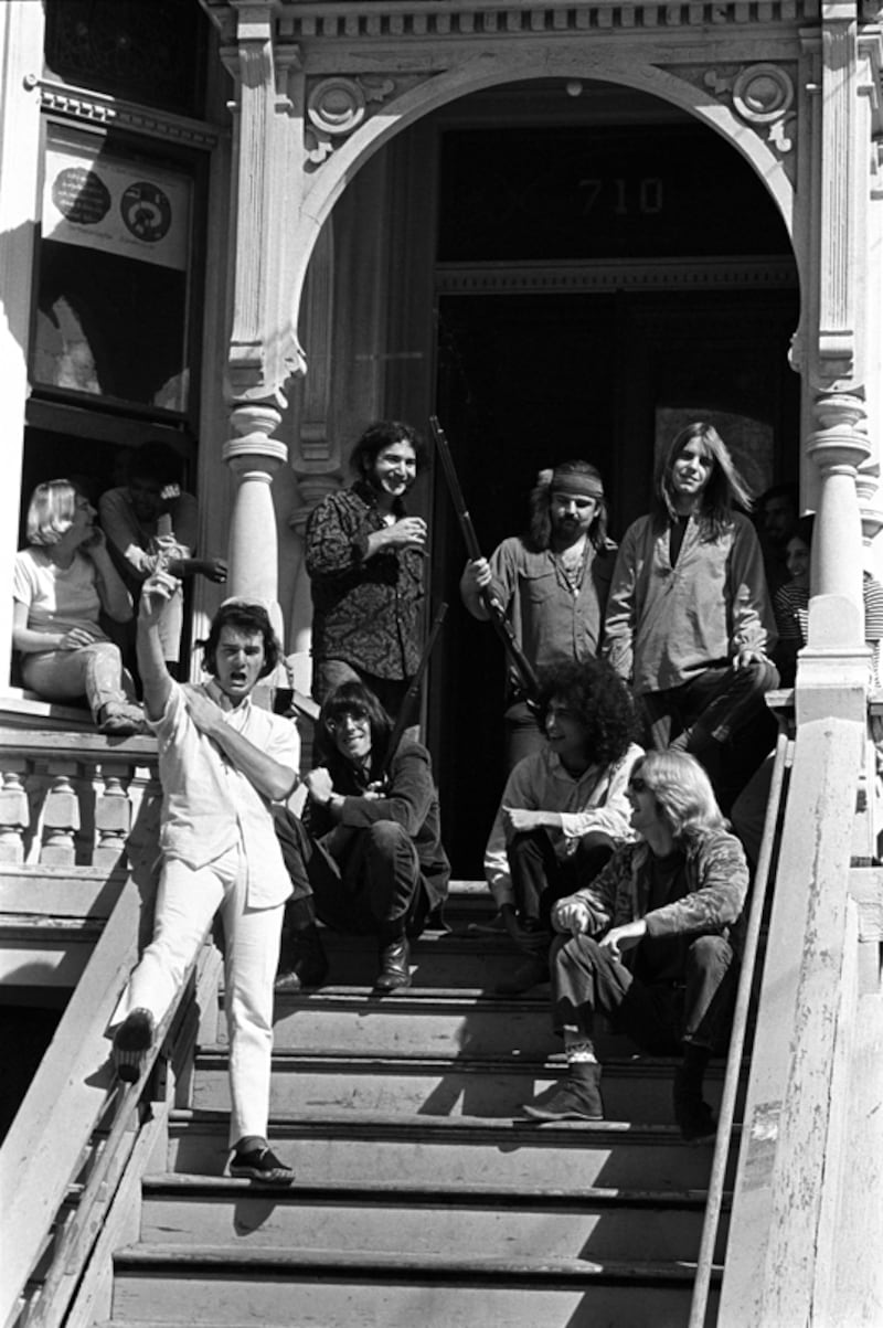 galleries/2011/07/29/the-rolling-stone-years-rock-icons-of-the-1960s/grateful-dead-rolling-stone-magazine-photos_l74osi