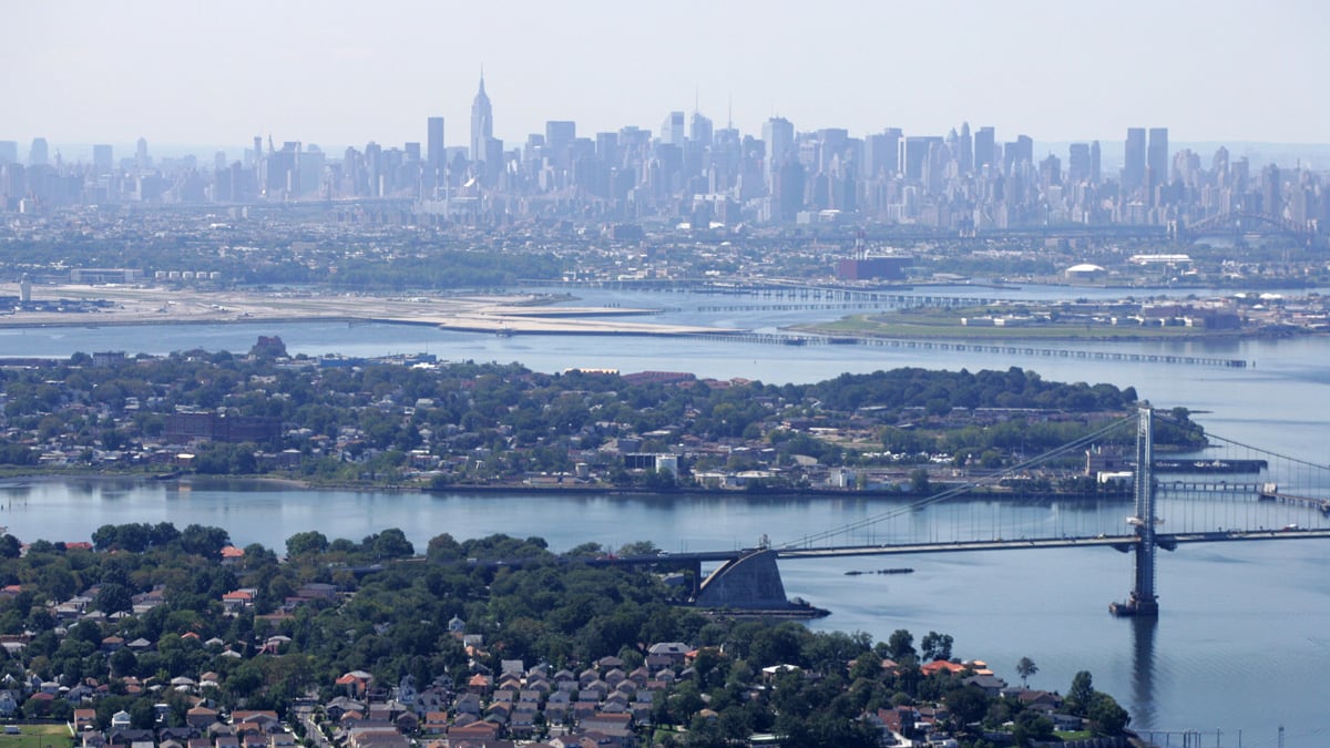 cheats/2011/10/07/more-than-100-arrested-in-nyc-theft-ring/nyc-theft-ring-queens-cheat_e5wyem