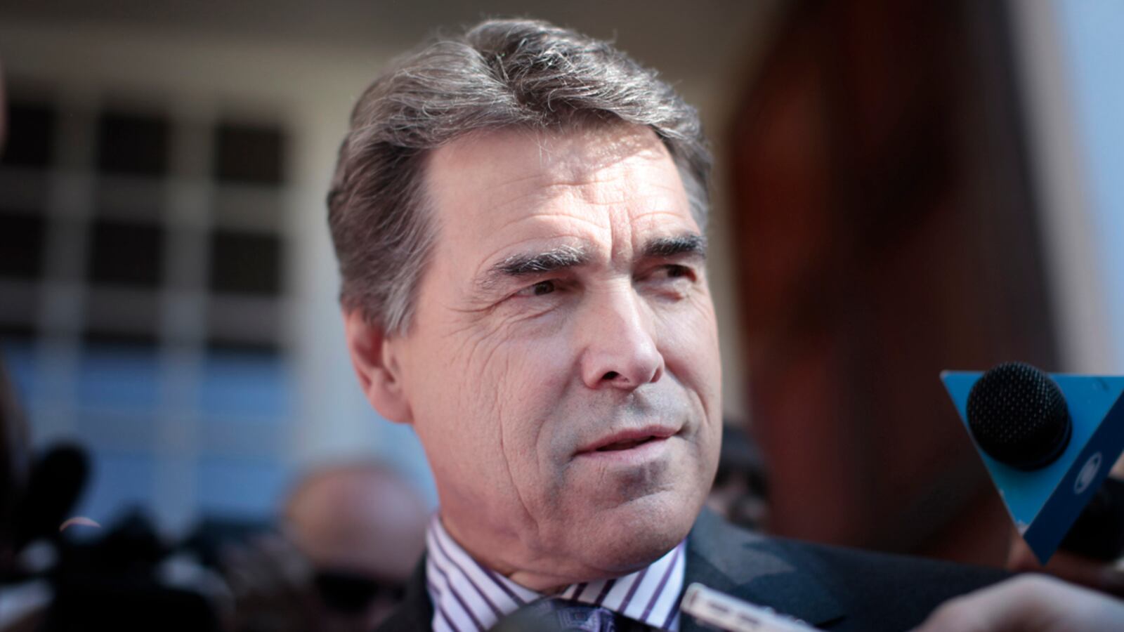 cheats/2011/10/25/perry-doubles-down-on-birther-hints/rick-perry-racist-barrett-box_hityhi