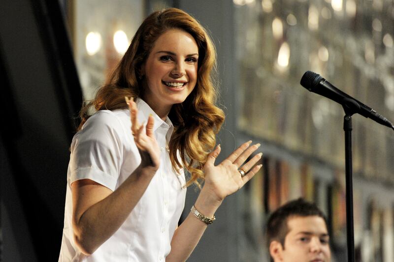 galleries/2012/02/08/daniel-radcliffes-biggest-controversies-photos/daniel-radcliffe-controversies-lana-del-rey_zrc2i5