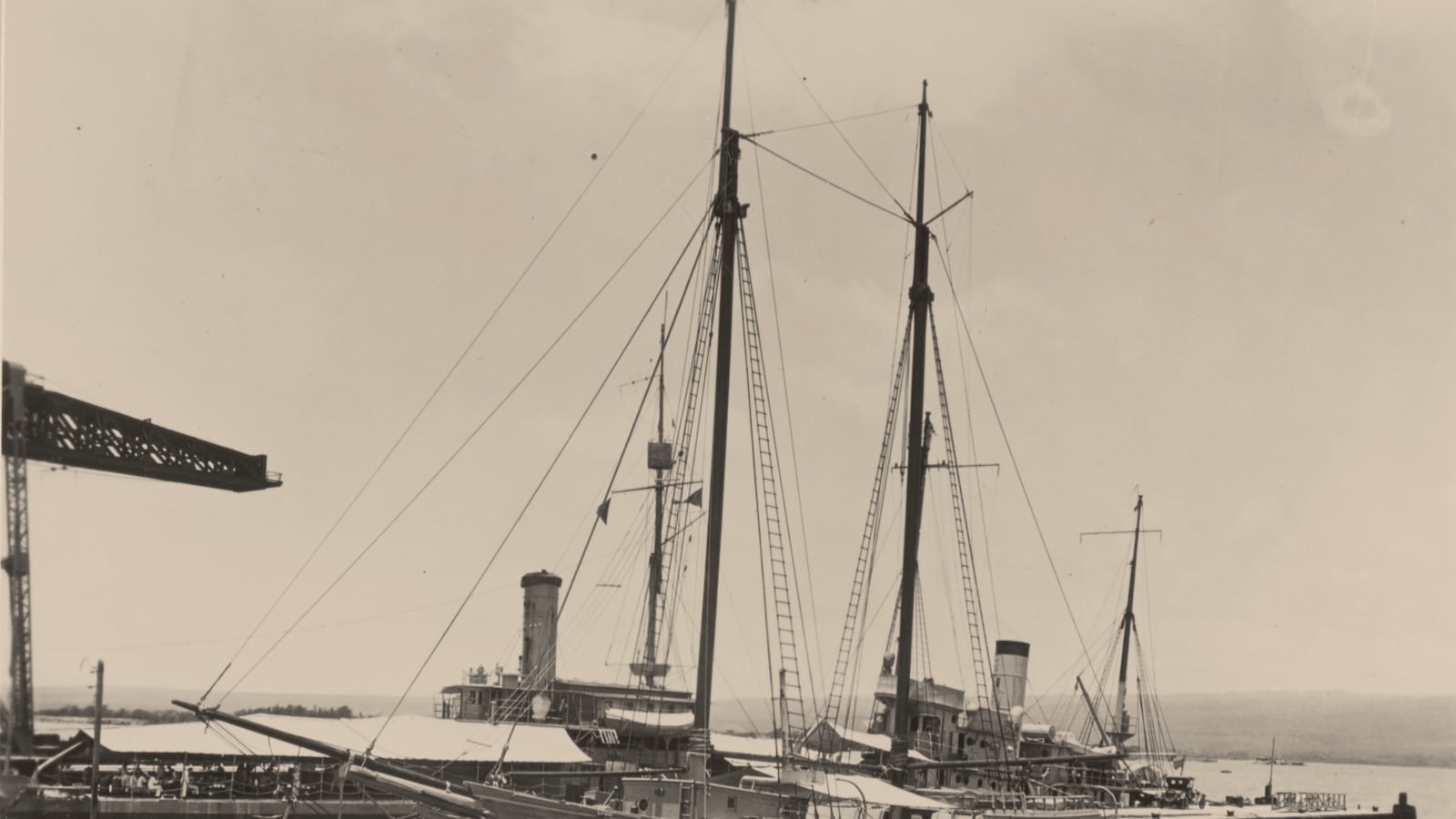 articles/2016/04/16/the-little-navy-ship-that-sailed-3-000-miles-to-escape-the-japanese/160415-us-navy-tease_ag307c