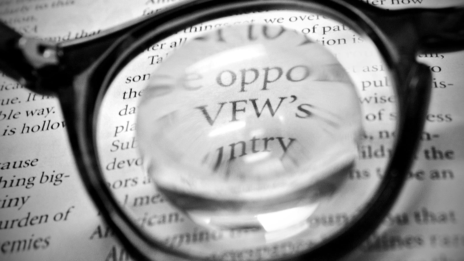 US_Navy_090617-N-1783P-009_Bob_Gore_uses_bifocals_that_provide_a_magnification_factor_of_10x_to_read_text_fxophb