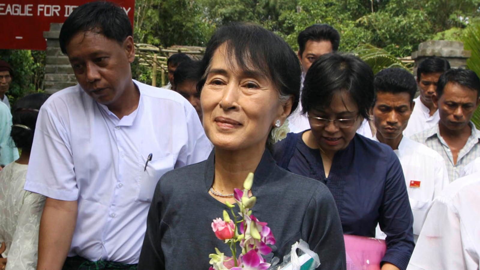 cheats/2012/09/17/aung-san-suu-kyi-comes-to-u-s/aung-san-suu-kyi-comes-to-usa-cheat_tsf5rb