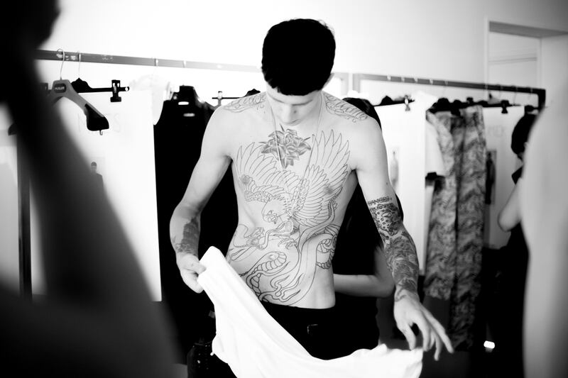 galleries/2012/07/02/men-s-fashion-week-in-paris-spring-2013-backstage-photos/paris-fashion-tachman-mugler-5_bekgcl