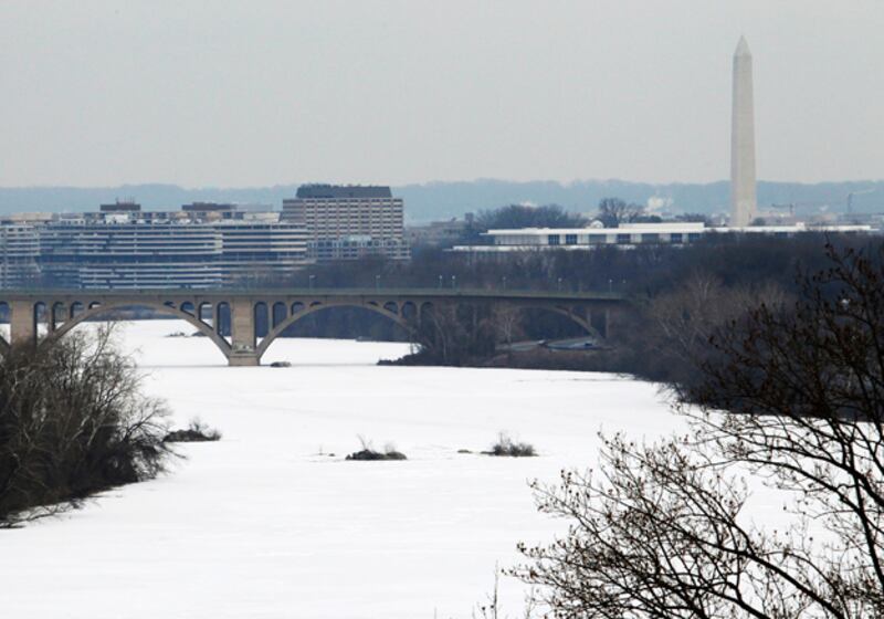 galleries/2010/12/26/blizzard-hits-the-northeast/snow-snow-snow-8_ewmus7