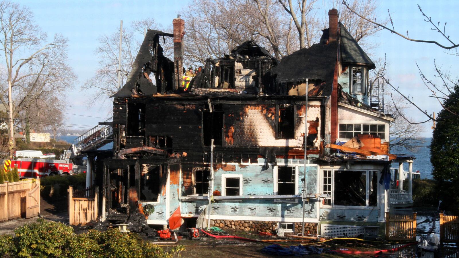 cheats/2012/06/08/no-charges-in-conn-christmas-fire/stamford-fire-charges-cheat_roxl5l