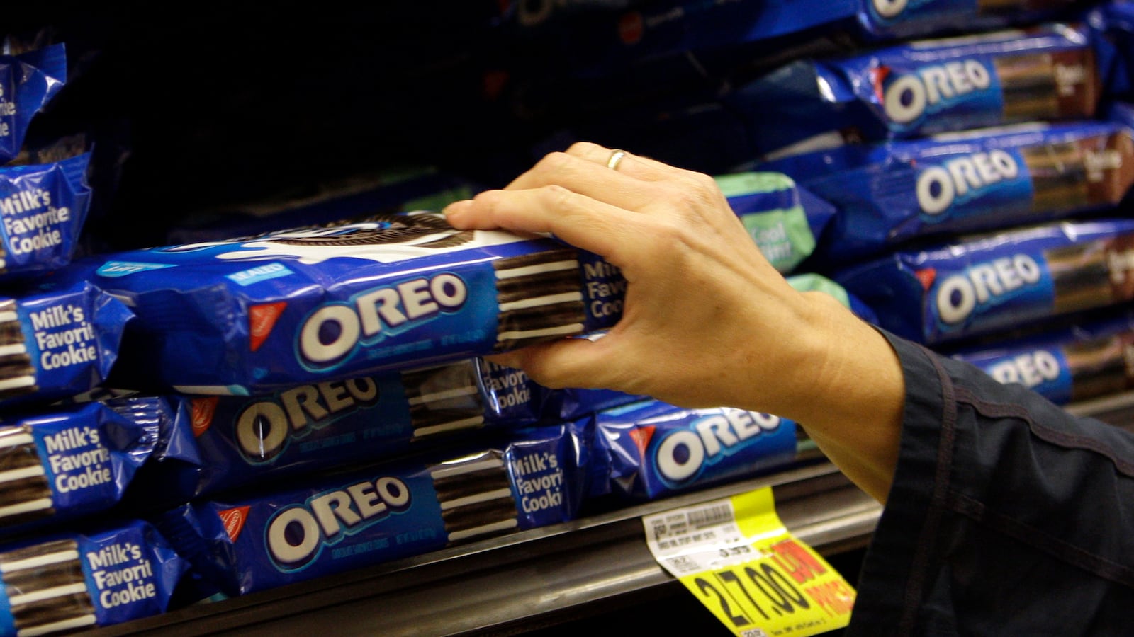 cheats/2013/08/24/oreo-cookies-have-been-lying-to-you/130822-oreos-cheat_ipk0al