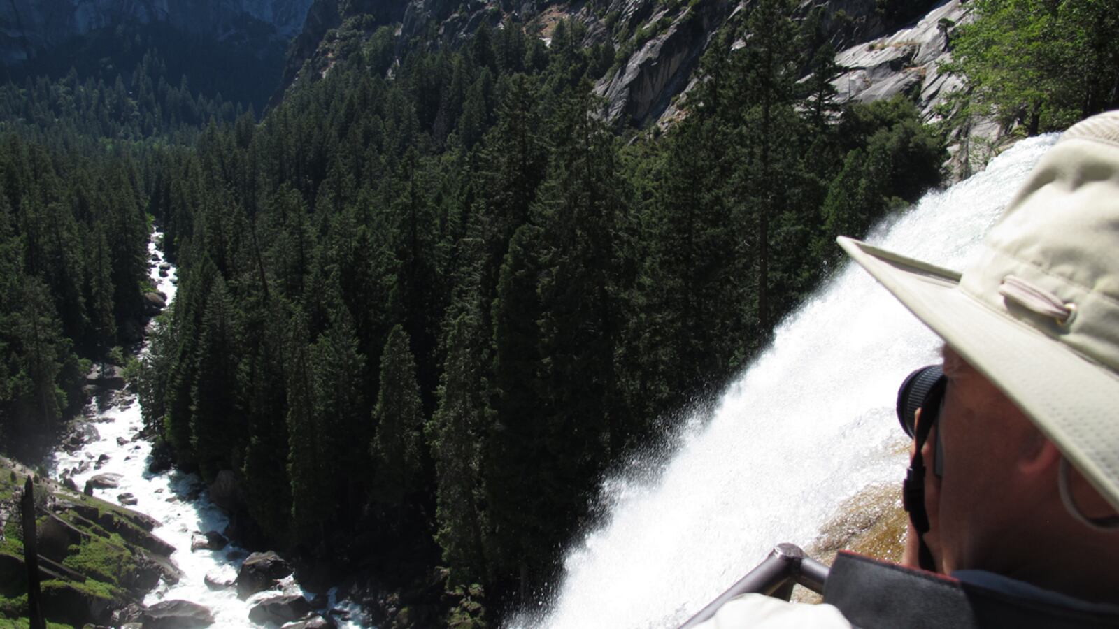 cheats/2012/08/17/2-boys-swept-away-at-yosemite/vernal-falls-young-hikers-cheat_od7hwm