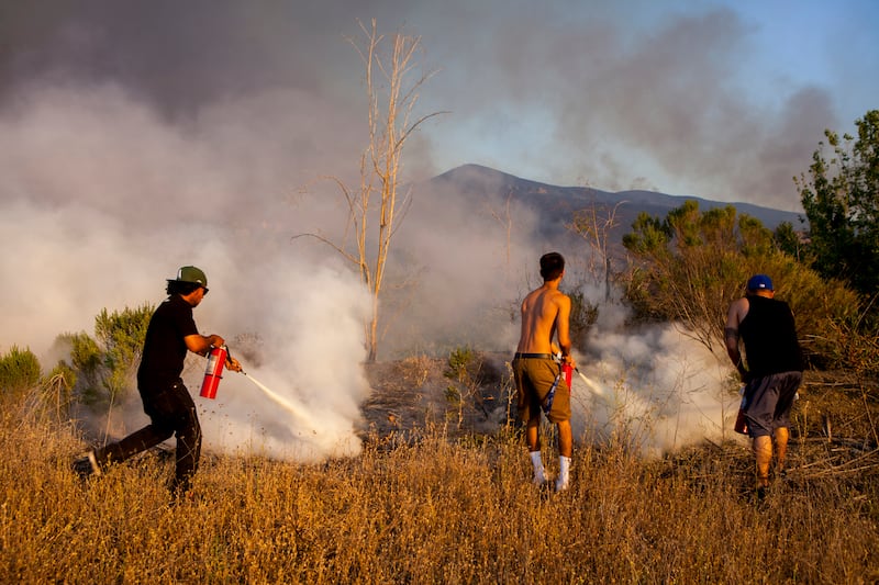 galleries/2014/05/15/wildfires-ravage-southern-california-photos/140715-cali-fires-gal05_rdncil