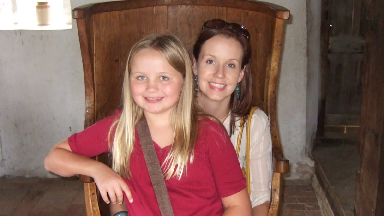 articles/2012/07/06/scientology-s-sea-org-an-escape-story-for-katie-holmes-and-suri-cruise/sea-org-escape-pesta-tease_xx9vkz