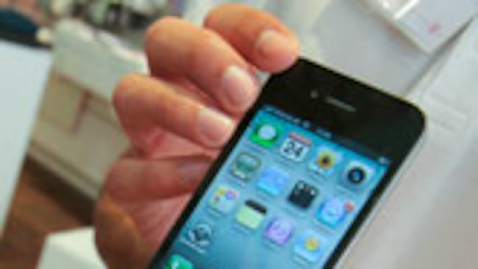 articles/2010/07/05/emily-brill-investigates-jonathan-zittrain-star-harvard-law-prof/brill-harvard-iphone_111243_ryurs9