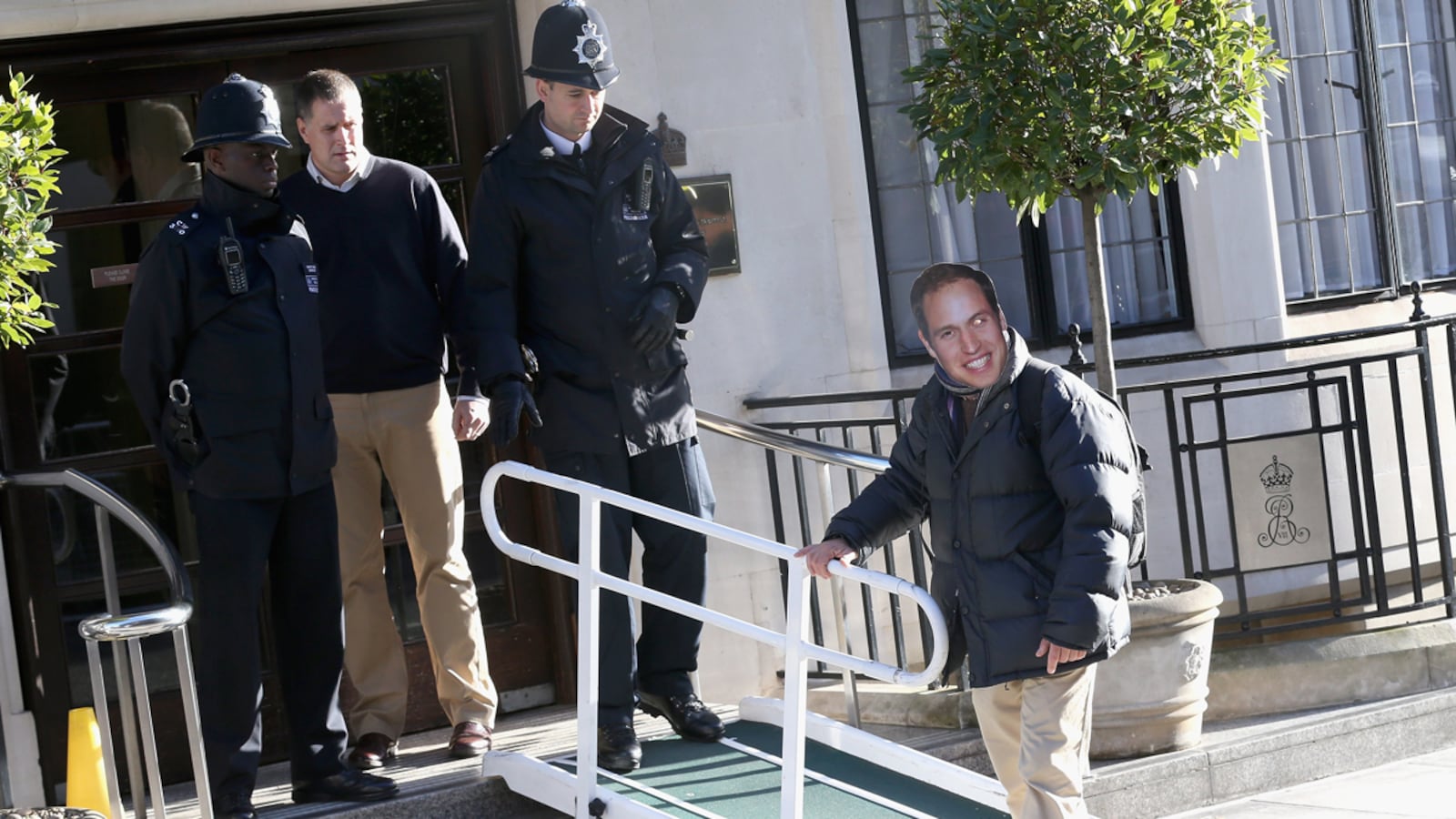 articles/2012/12/04/william-arrives-at-hospital-as-masked-prankster-is-lead-away/will-mask_xiagxj
