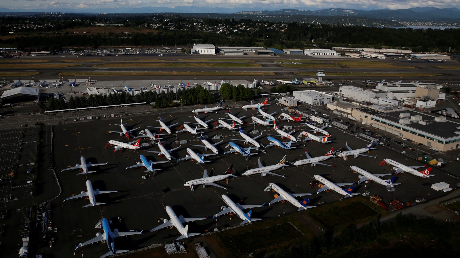 2020-06-12T000000Z_930226426_RC2S7H9G25I2_RTRMADP_3_BOEING-737MAX_jfcwsj