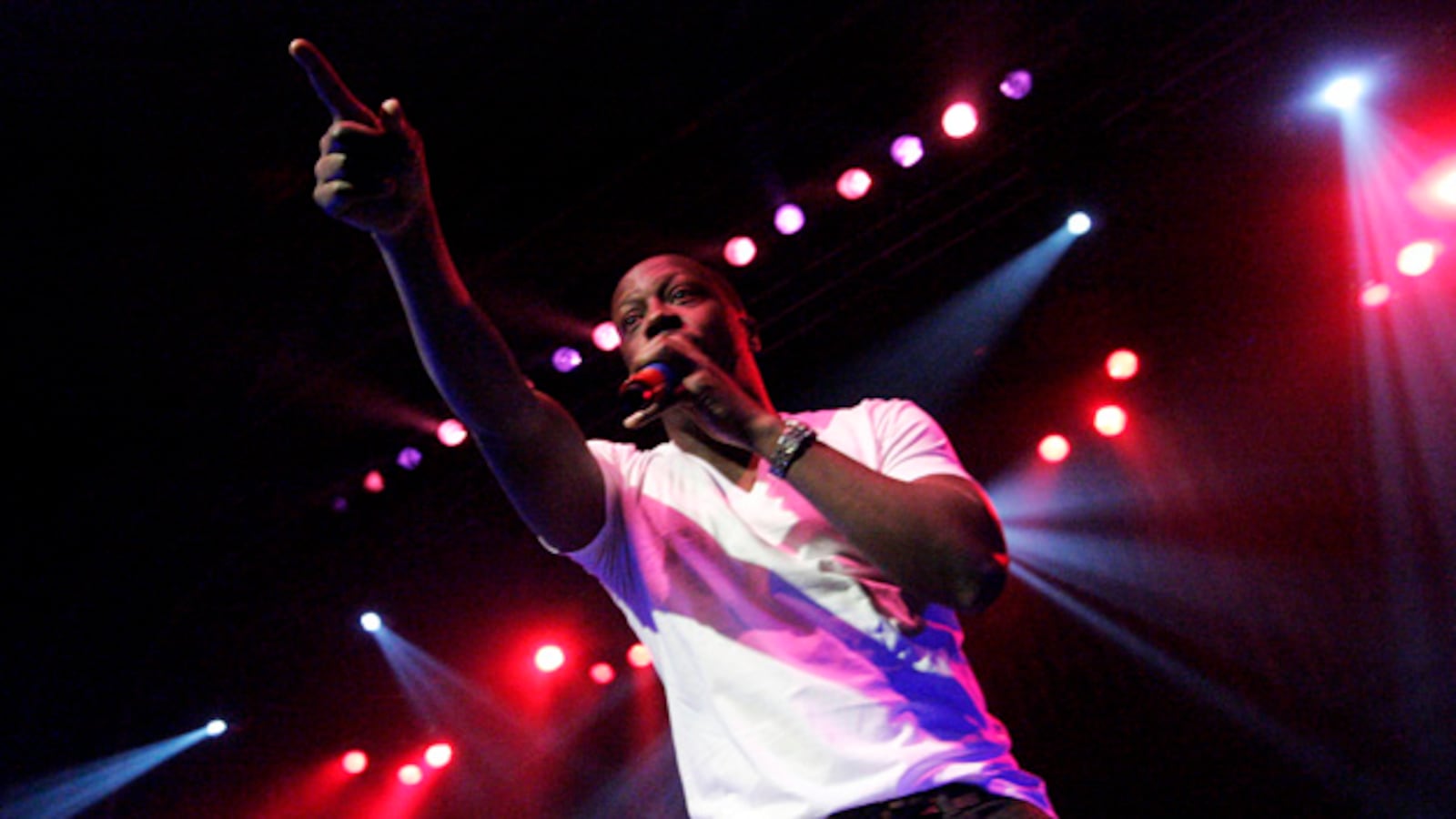 cheats/2010/08/06/wyclefs-bandmate-endorses-his-opponent/tiger-woods-defenders---wyclef-jean_mbhgod