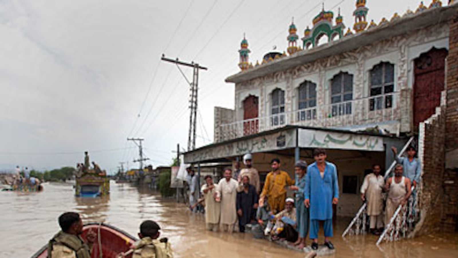 cheats/2010/08/02/27000-still-stranded-in-pakistan/pakistan-flood_fyqgu6