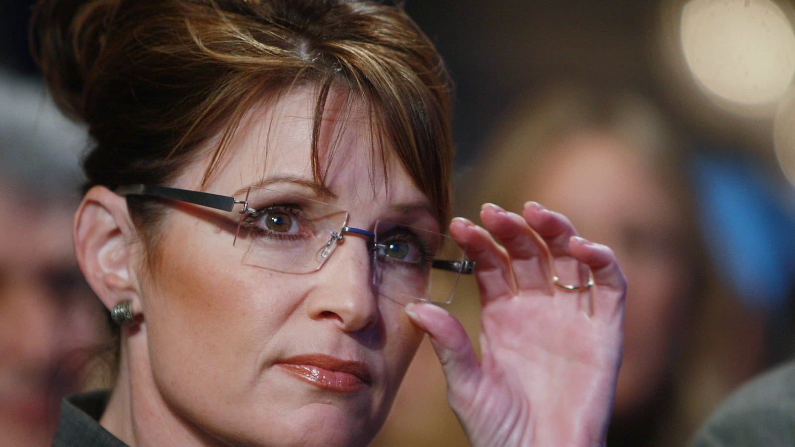 articles/2014/05/29/sarah-palin-is-moved-to-tears-in-louisiana/140529-freedlander-palin-cry-tease_n7n7cc