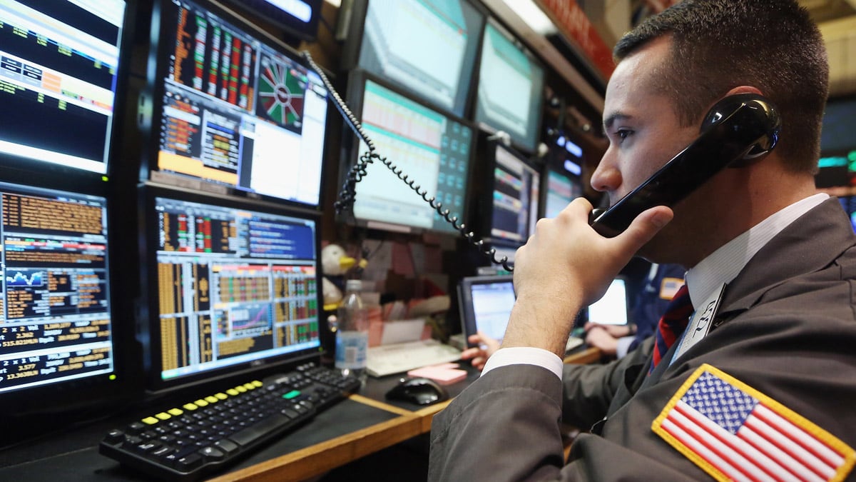 articles/2012/10/25/when-machines-rule-the-world/iac-stock-gross-tease_fes94x