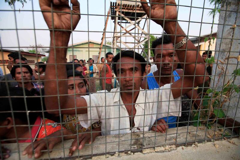 galleries/2013/03/22/uproar-in-burma-see-the-shocking-photos/myanmar-riots-11_uvyav6