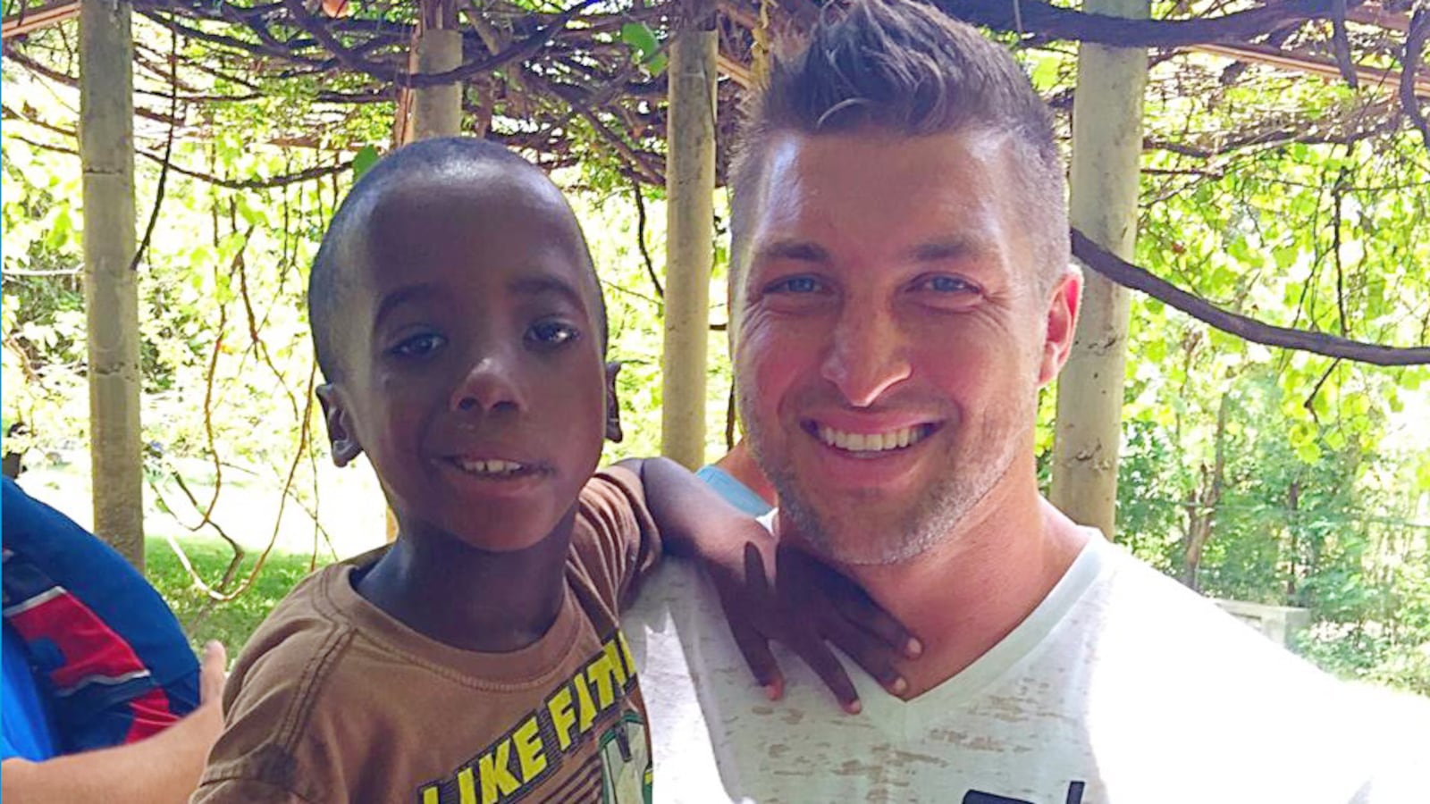 articles/2016/06/01/amateurs-play-doctor-for-world-s-poor/160531-fu-medical-volunteerism-tease_efb83t