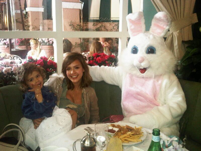 galleries/2011/04/28/twitpics-4-28/twitpi428---alba_oyctrv