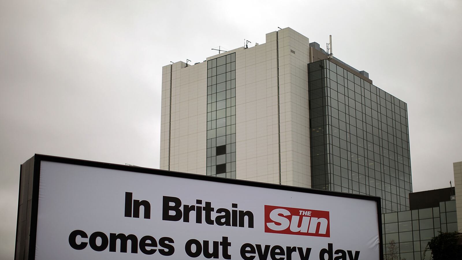 cheats/2012/04/19/the-sun-s-royal-editor-arrested/news-corp-raid-hacking-scnadal-cheat_z8jcy6