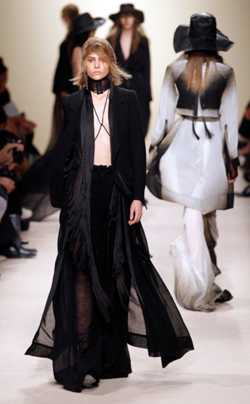 galleries/2011/09/30/paris-fashion-week-spring-summer-2012-photos/paris-fashion-demeulemeester_hmv2ph