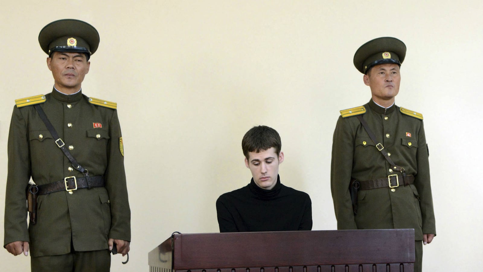cheats/2014/09/25/n-korea-parades-u-s-captive-matthew-miller/140925-matthew-miller-cheat_hfatko