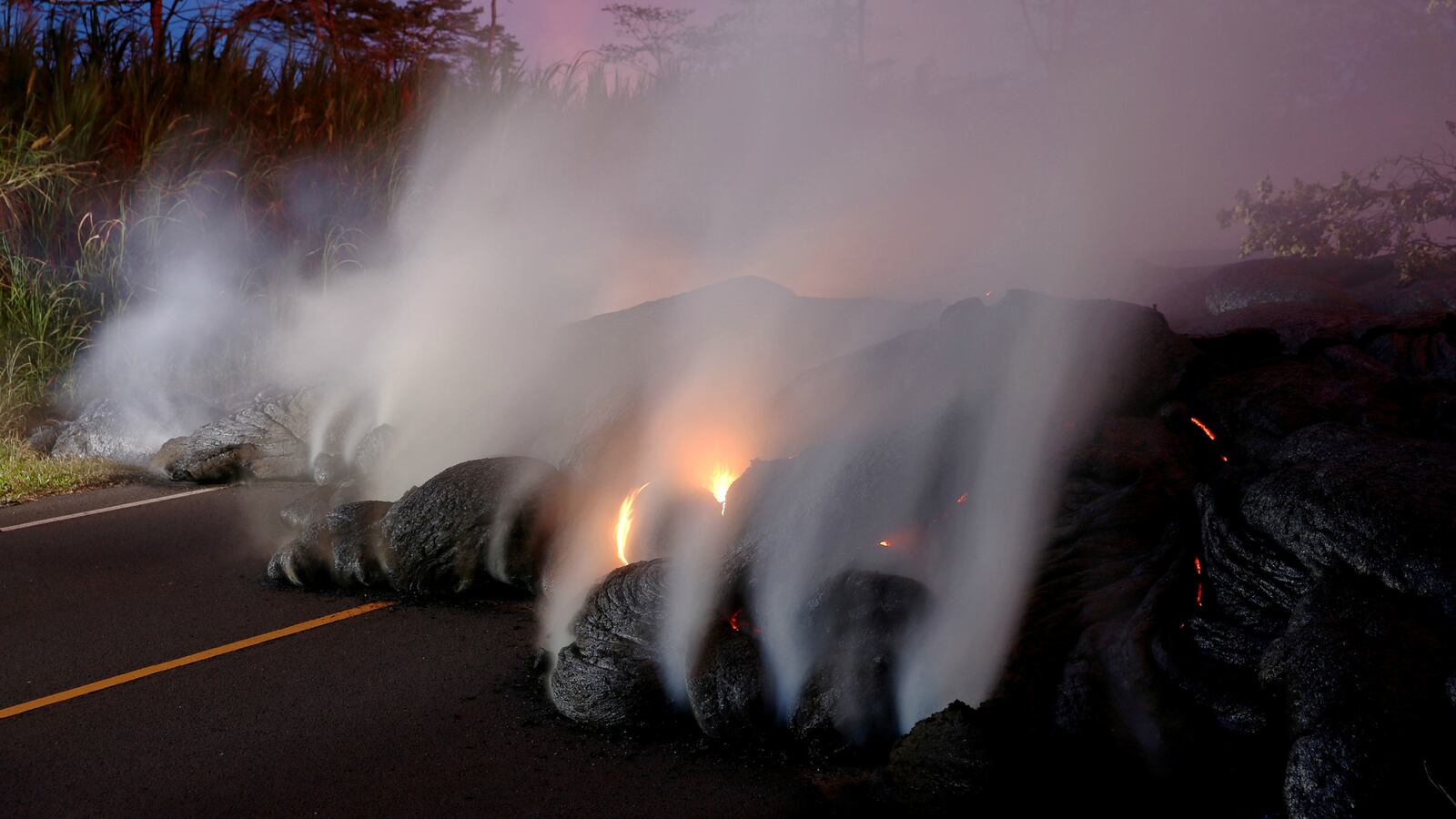 180531-hawaii-new-evacuations-lava-cheat_tbwx3y
