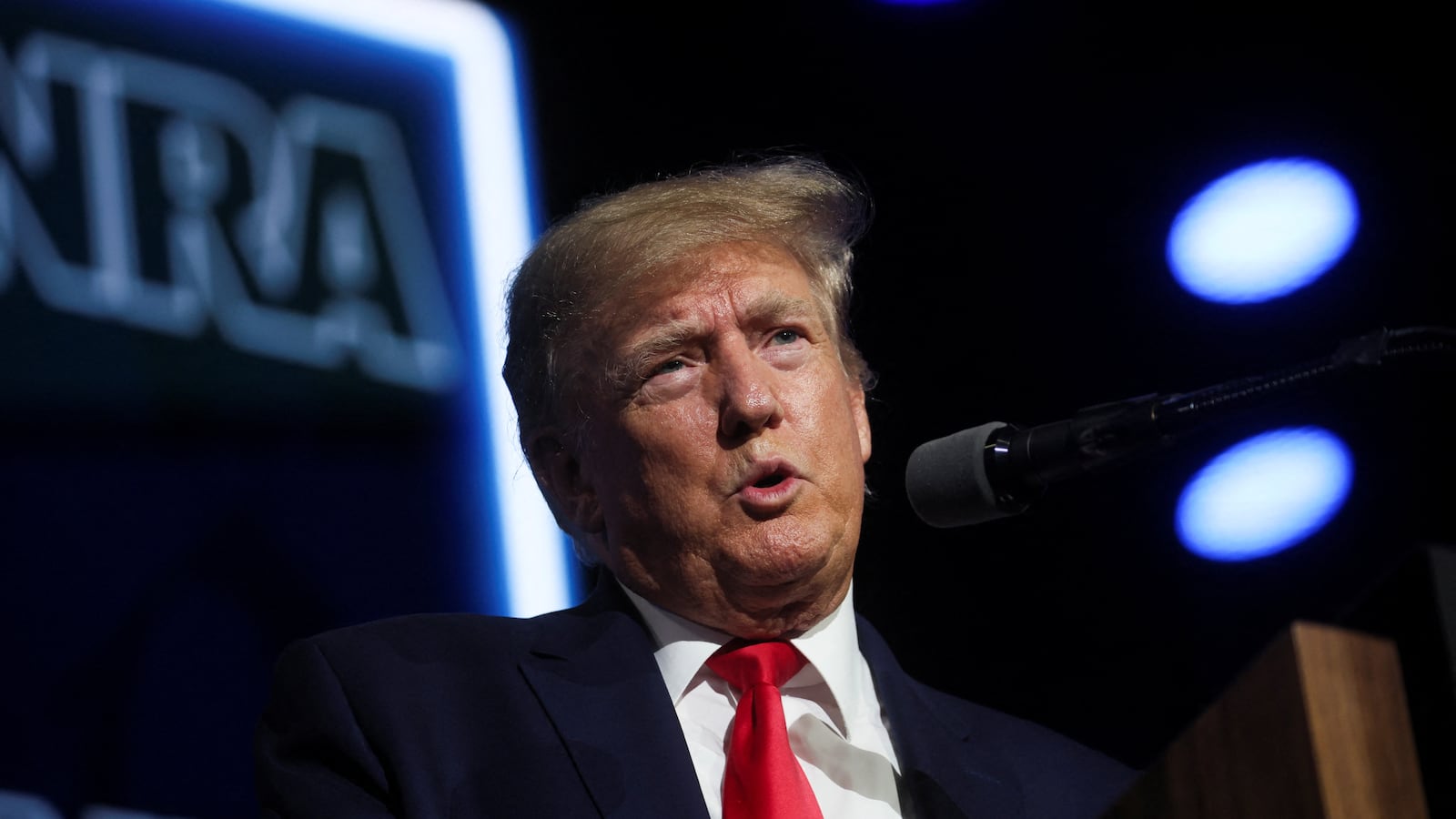 2022-05-27T221902Z_371213377_RC2XFU96OXKD_RTRMADP_3_TEXAS-SHOOTING-NRA_i7d7us