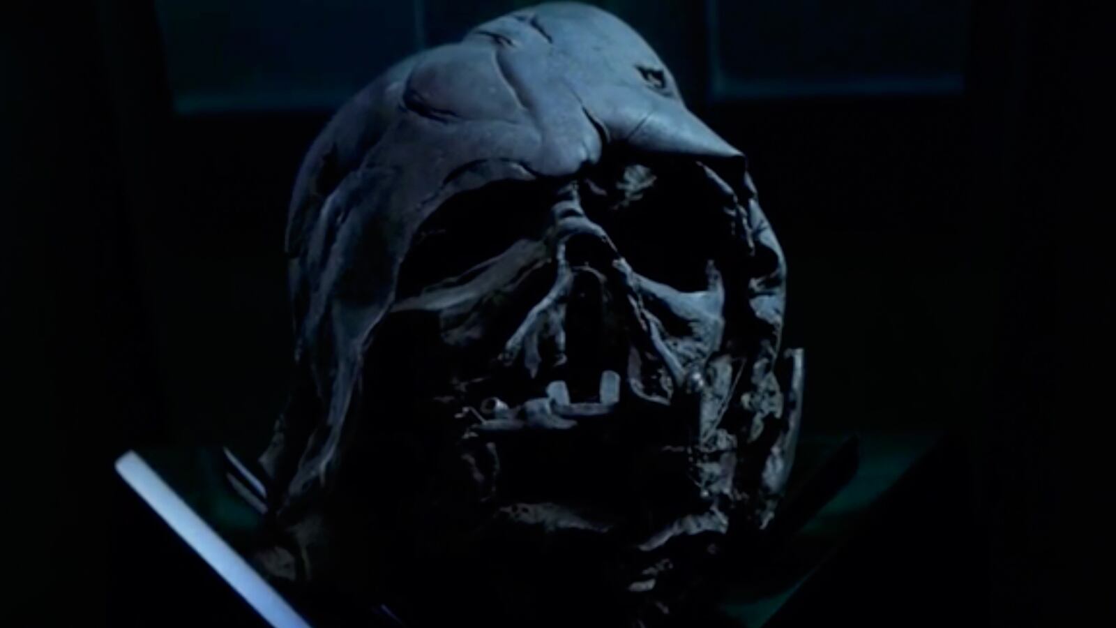 videos/2015/10/19/behold-the-new-star-wars-trailer/20151019-stars-joiner_wtbej4