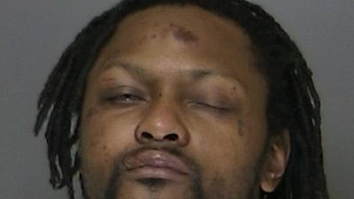 cheats/2012/12/26/cross-dressing-robber-kills-friend/closet-killer-li-cheat_ysvfou