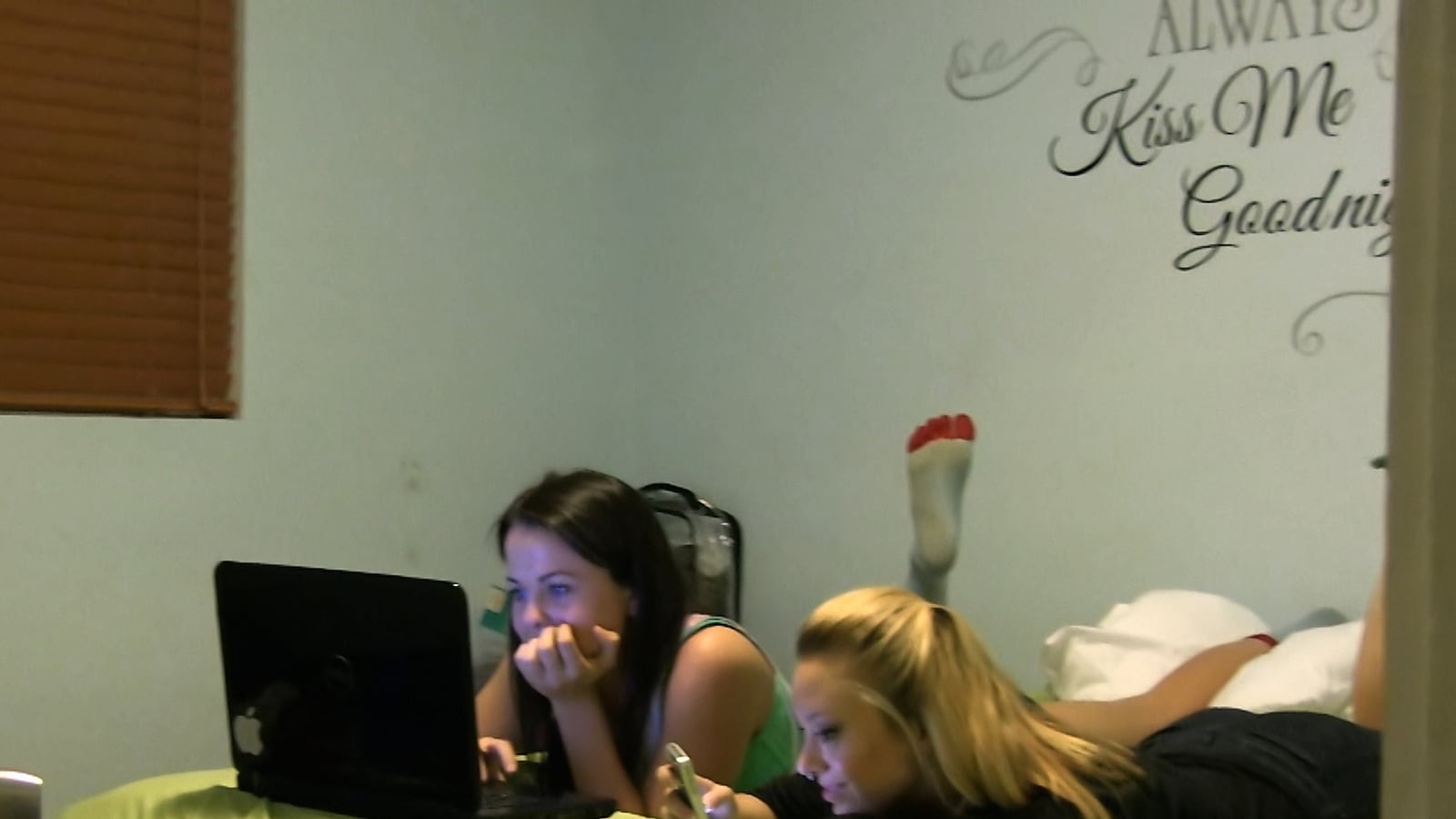 articles/2015/06/13/hot-girls-wanted-is-pornsploitation/150611-snow-hot-girls-tease_nw5mzg