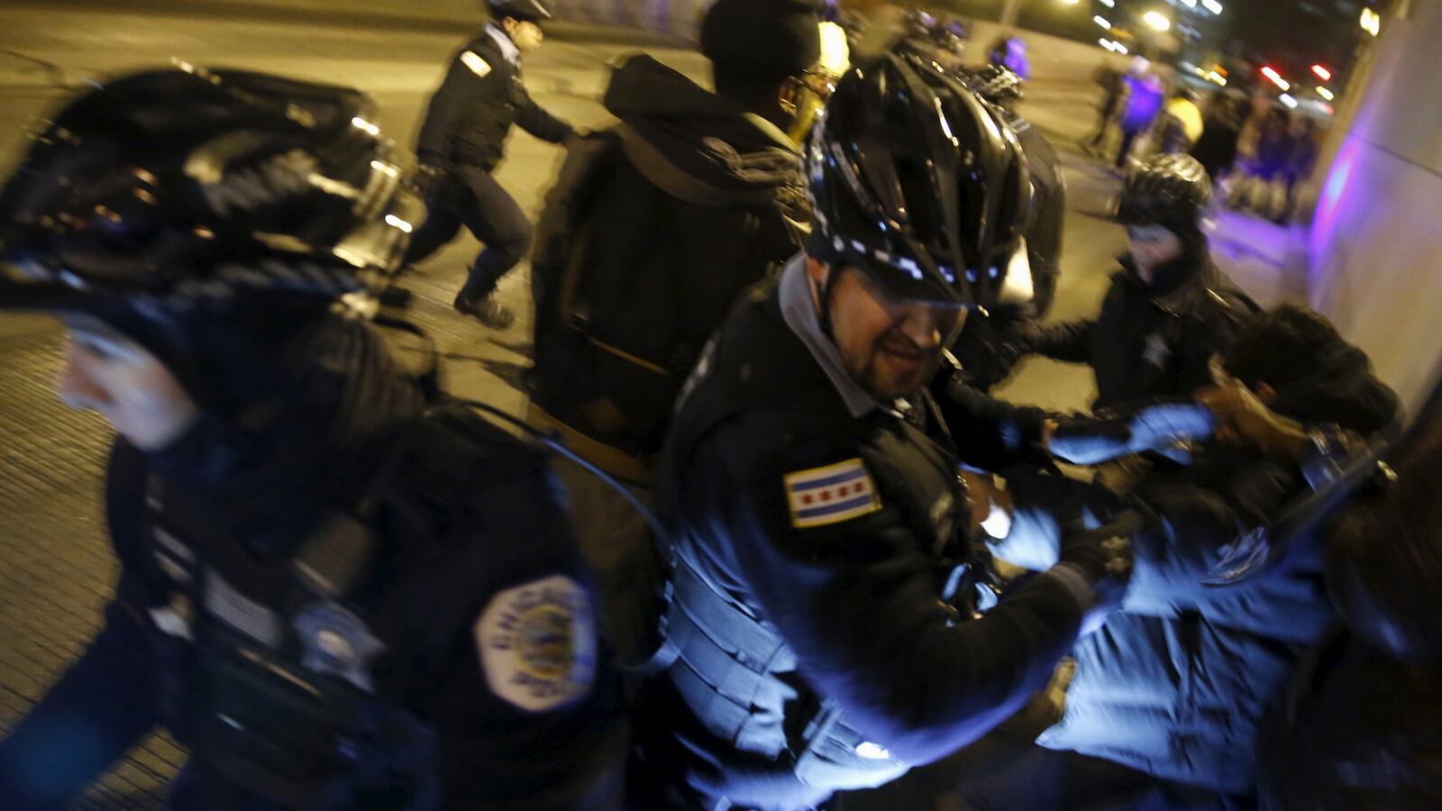 cheats/2016/09/20/chicago-to-hire-more-than-500-new-cops/160920-chicago-cop-cheat_nsuujc