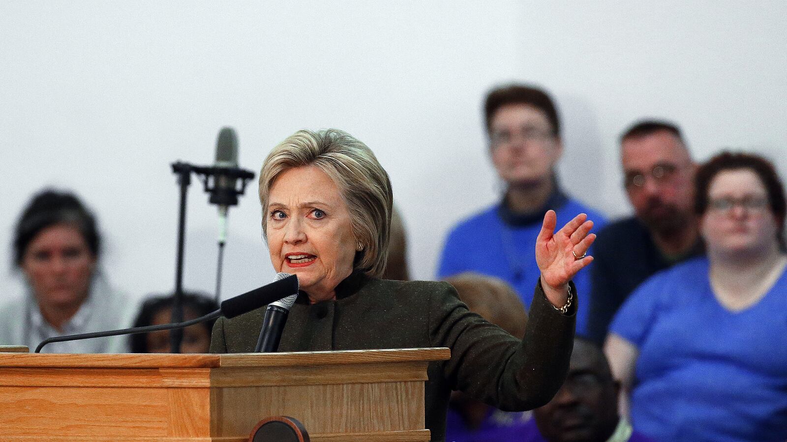 articles/2016/02/07/clinton-i-will-fight-for-flint/160207-glawe-clinton-flint-tease_krdzrw