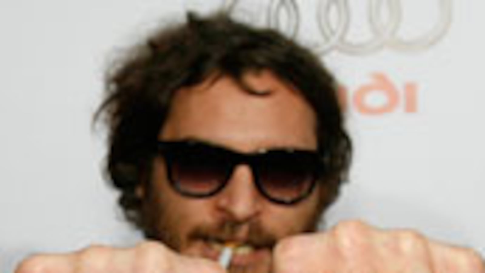 articles/2010/08/22/joaquin-phoenix-great-practical-joke/piccalo-joaquin-phoenix_121433_xtlbko
