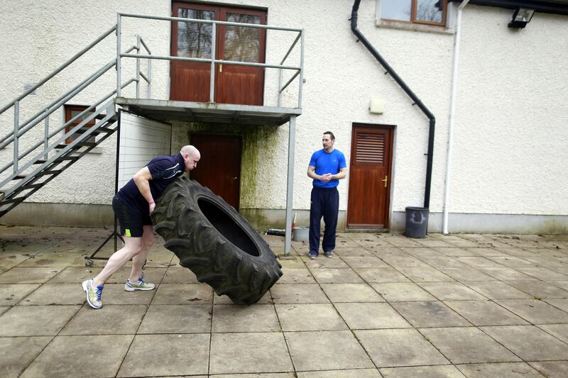 galleries/2015/04/05/pray-father-pepper-doesn-t-punch-you-out/150318-boxing-priest-06_tbdhgl