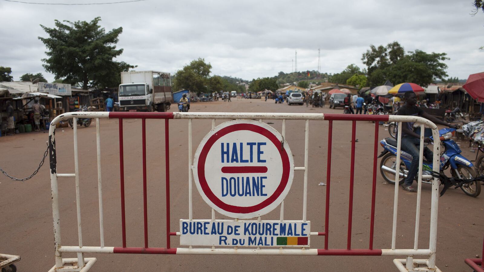 cheats/2014/10/24/mali-confirms-first-ebola-case/141023-mali-ebola-cheat_qxt8tk