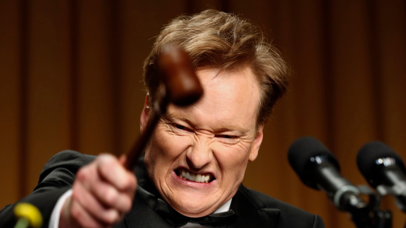 articles/2014/05/02/best-white-house-nerd-prom-jokes/140502-video-WHCD_nthsl8