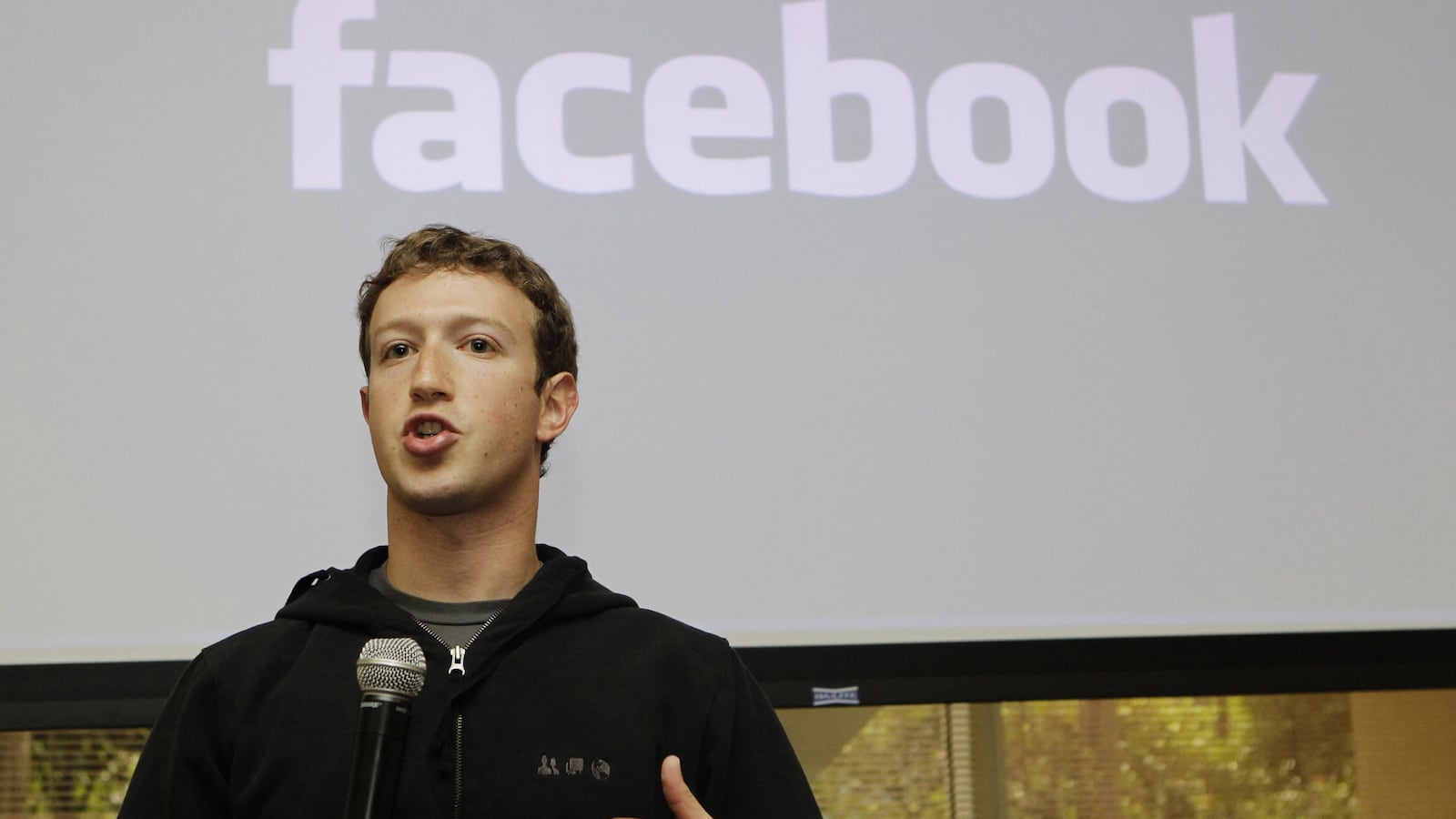 cheats/2012/04/23/facebook-signs-550m-patent-deal/zuckerberg-facebook-instagram-deal-cheat_rcq8rn