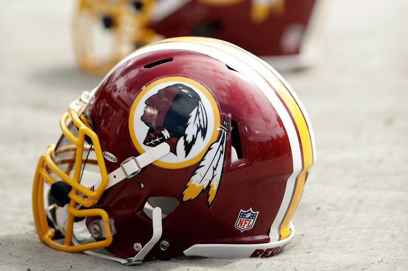 articles/2013/10/06/obama-and-the-washington-football-club-and-of-course-lanny-davis/131006-redskins-tease_qljged