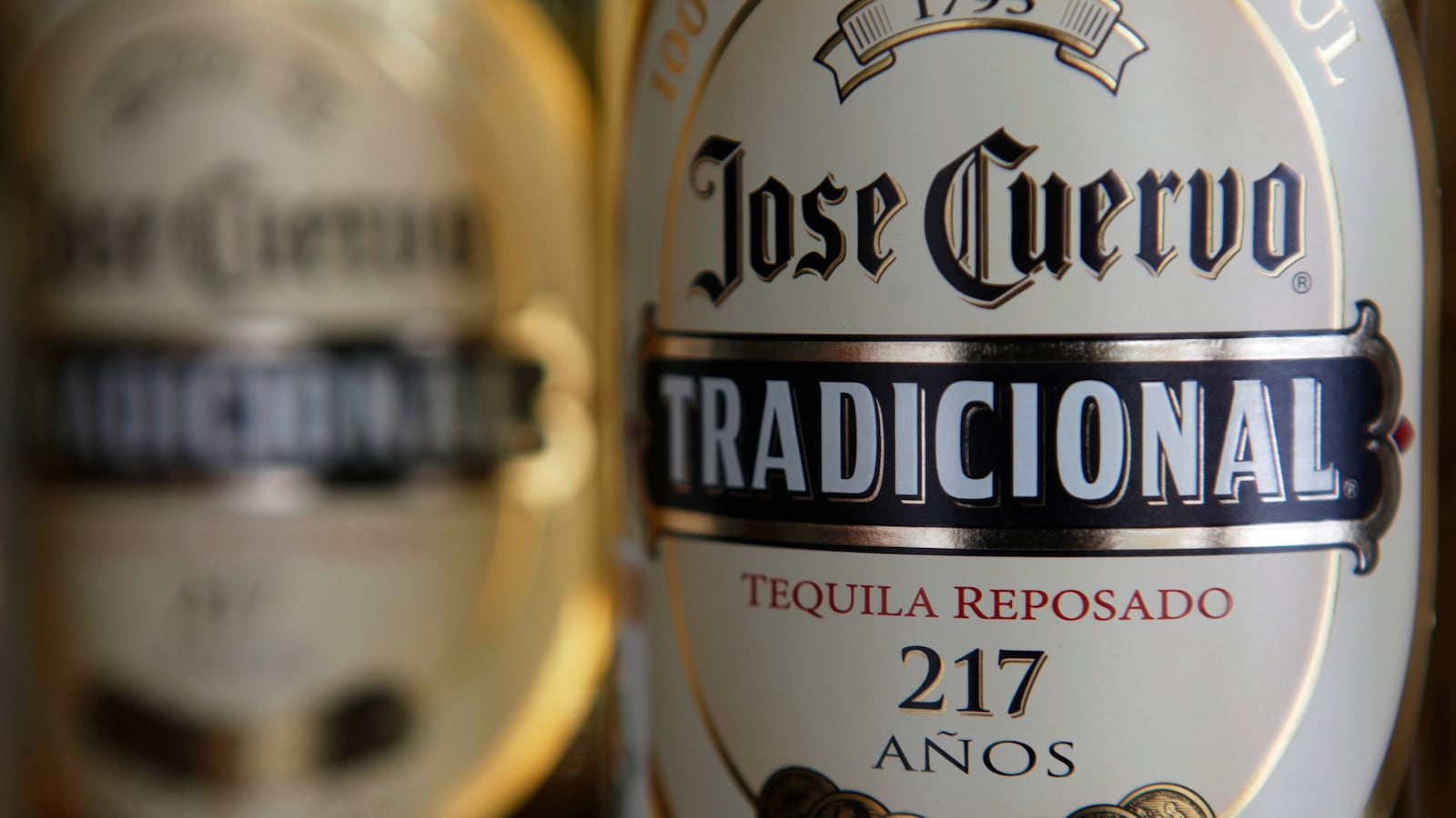 2012-12-11T120000Z_1666976593_GM1E8CC0IZP01_RTRMADP_3_DIAGEO-CUERVO_rtuco5