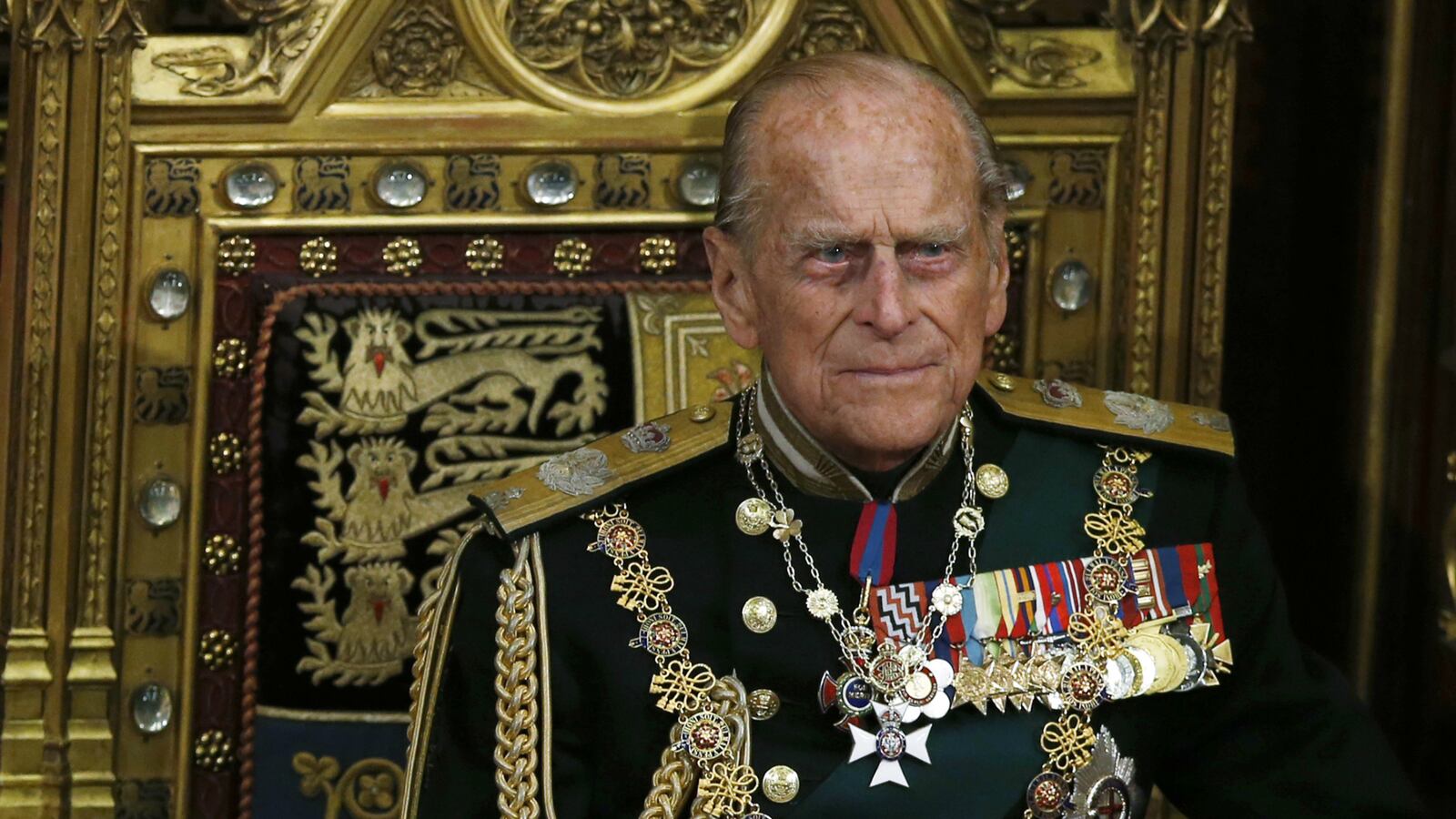 prince-phillip-hospitalized_dw73hj