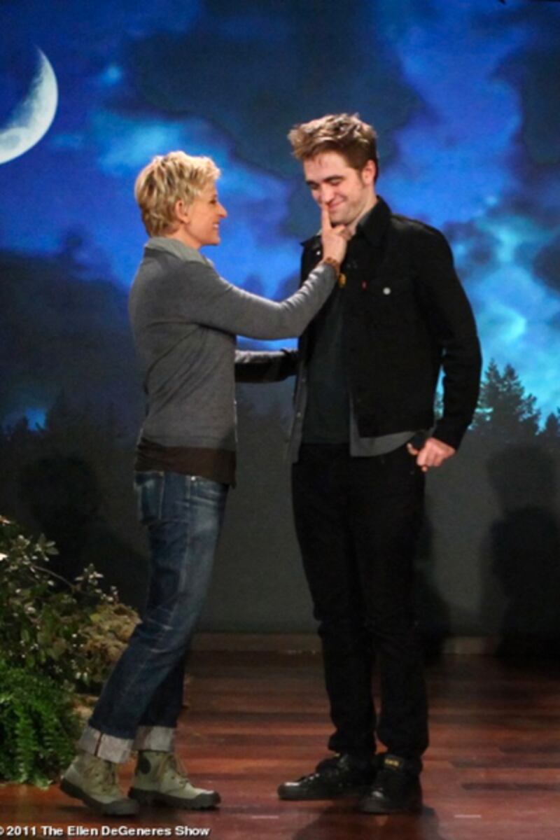 galleries/2011/11/20/rob-pattinson-regis-philbin-and-more-celebrity-twitter-pictures-photos/celeb-twit-pics-gal-ellen_sdf7ia