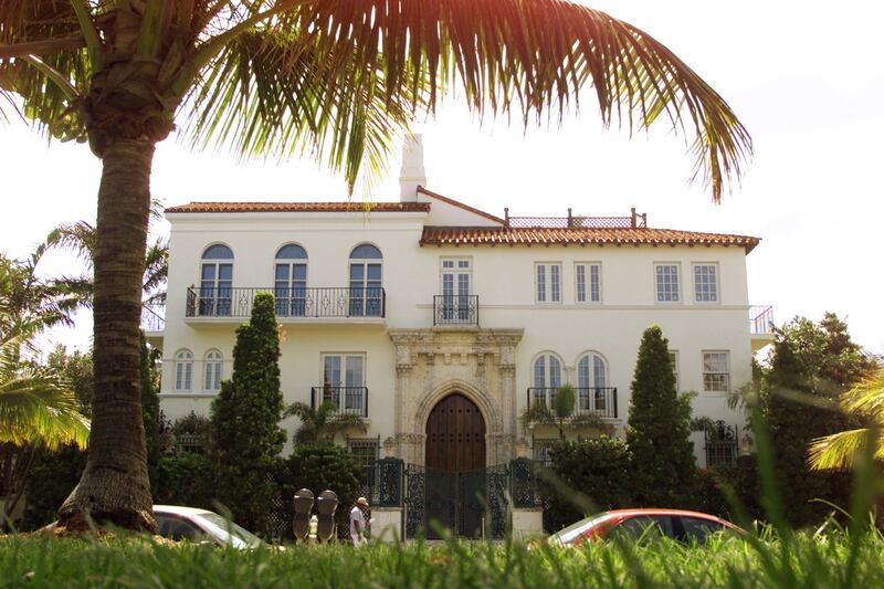 galleries/2014/03/30/from-lagerfeld-s-hotel-to-de-la-renta-s-resort-the-world-most-fashionable-vacation-digs-photos/gal-fashion-hotels-versace_hca1ra