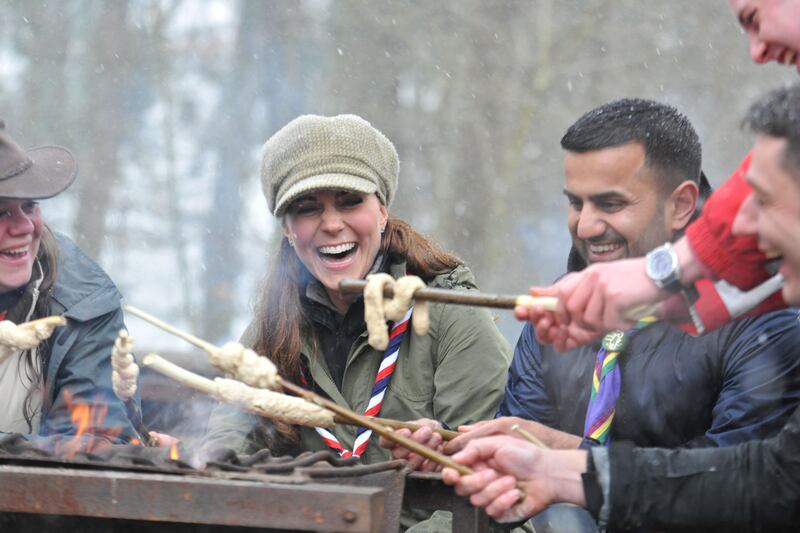 articles/2013/03/22/kate-middleton-wraps-up-for-snowy-sausage-cooking-session-with-boy-scouts/130322-duchess-scout-association-sykes2_qmkqed
