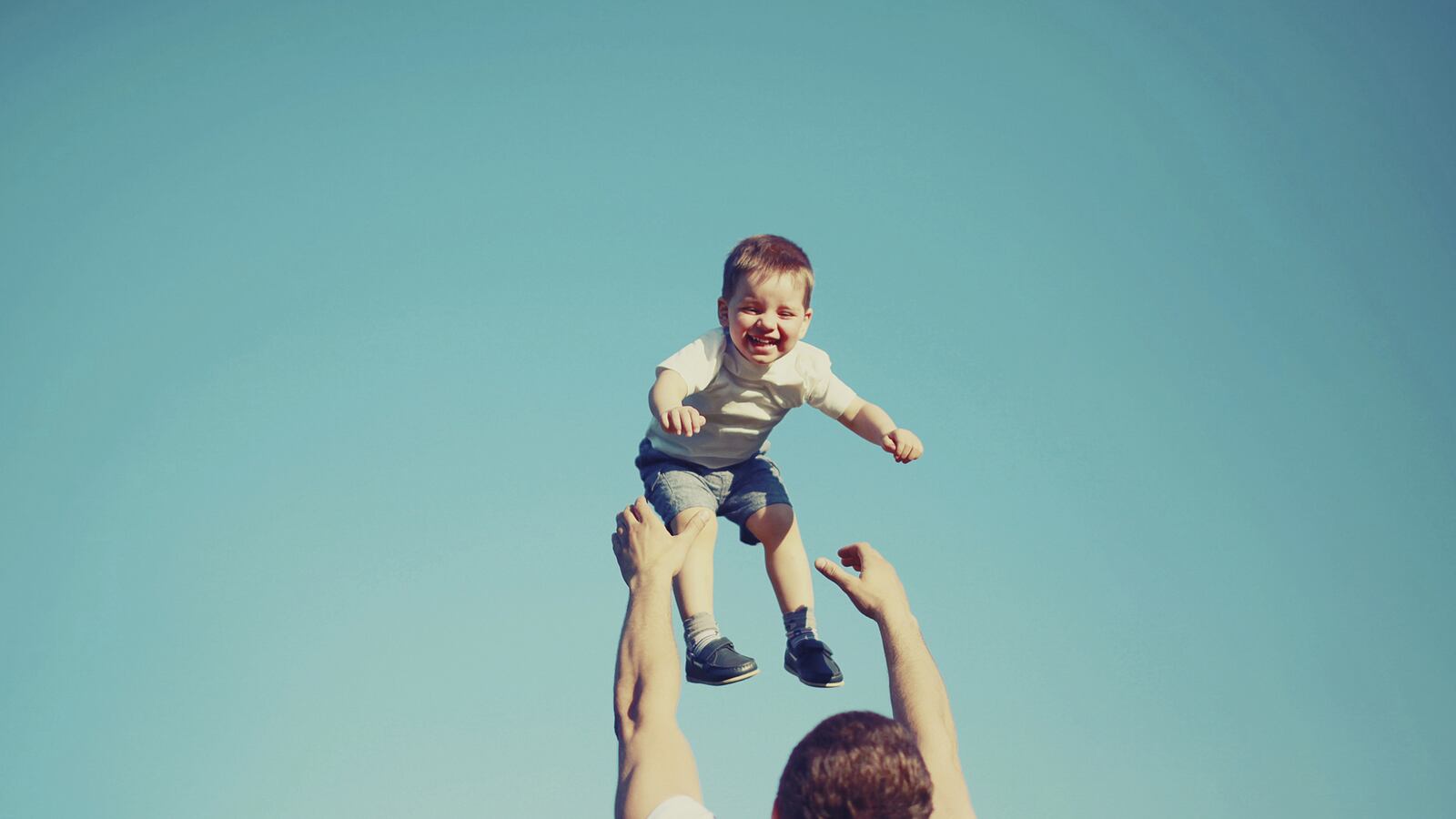 articles/2015/05/17/destroying-the-lazy-dad-myth/150516-hinds-lazy-dad-tease_xeo7ix