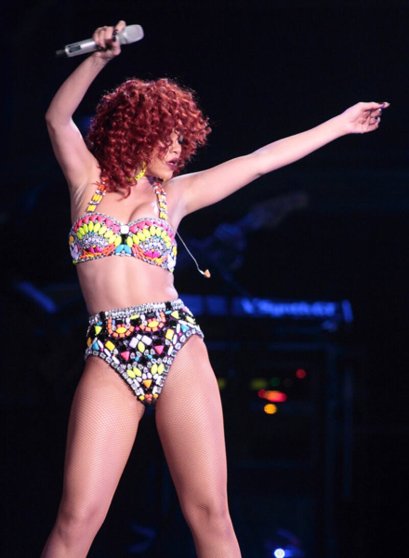 galleries/2011/07/02/barely-there-bikinis/bikinis-rihanna_hv4ap0