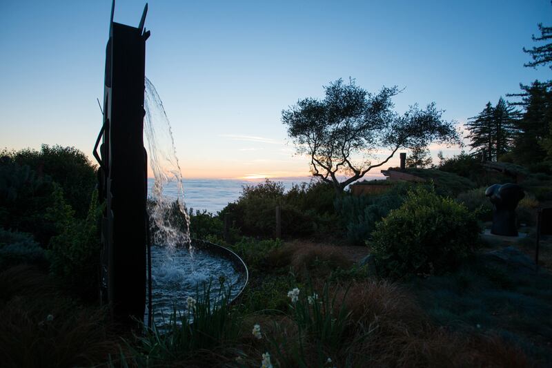 galleries/2013/06/03/13-stunning-sunsets-around-the-world-photos/130531-post-ranch-inn_ywtqbb