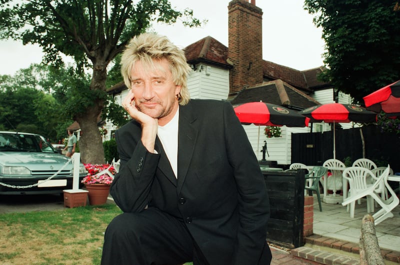 Rod Stewart at The Theydon Oak in Epping Essex, July 1995.