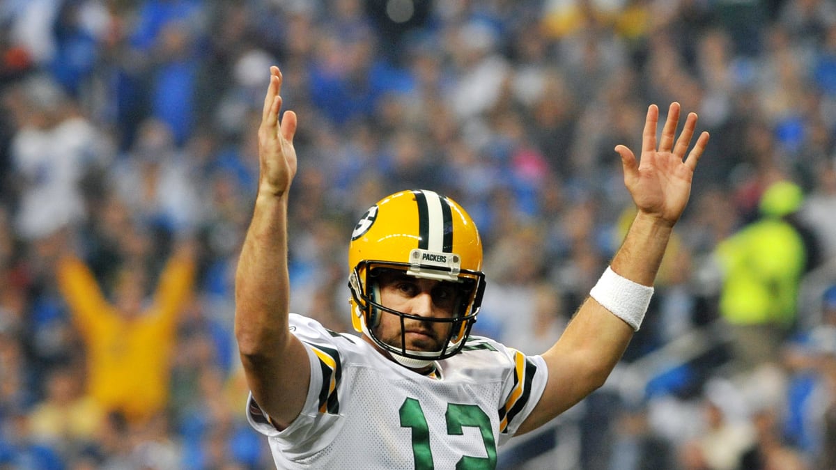 articles/2012/01/15/aaron-rodgers-the-nfl-s-best-quarterback-of-all-time/aaron-rodgers-cheat_d0zcmt